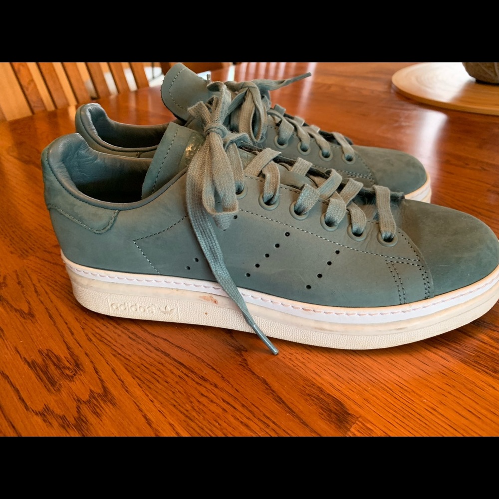 Green adidas Stan smith leather shoes. Size 7. Excellent condition.